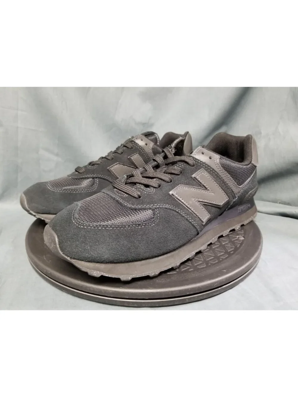 New Balance 574 Core Sneakers Suede ML574EVE Black Men's Size 10.5 NEW NO BOX!